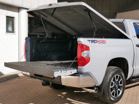 タンドラ ４ＷＤ クルーマックス　ＳＲ５　TRDオフロードPKG USトヨタ　北米　フルサイズピックアップトラック　トノカバー　LINE-X　新型　新車 (4)